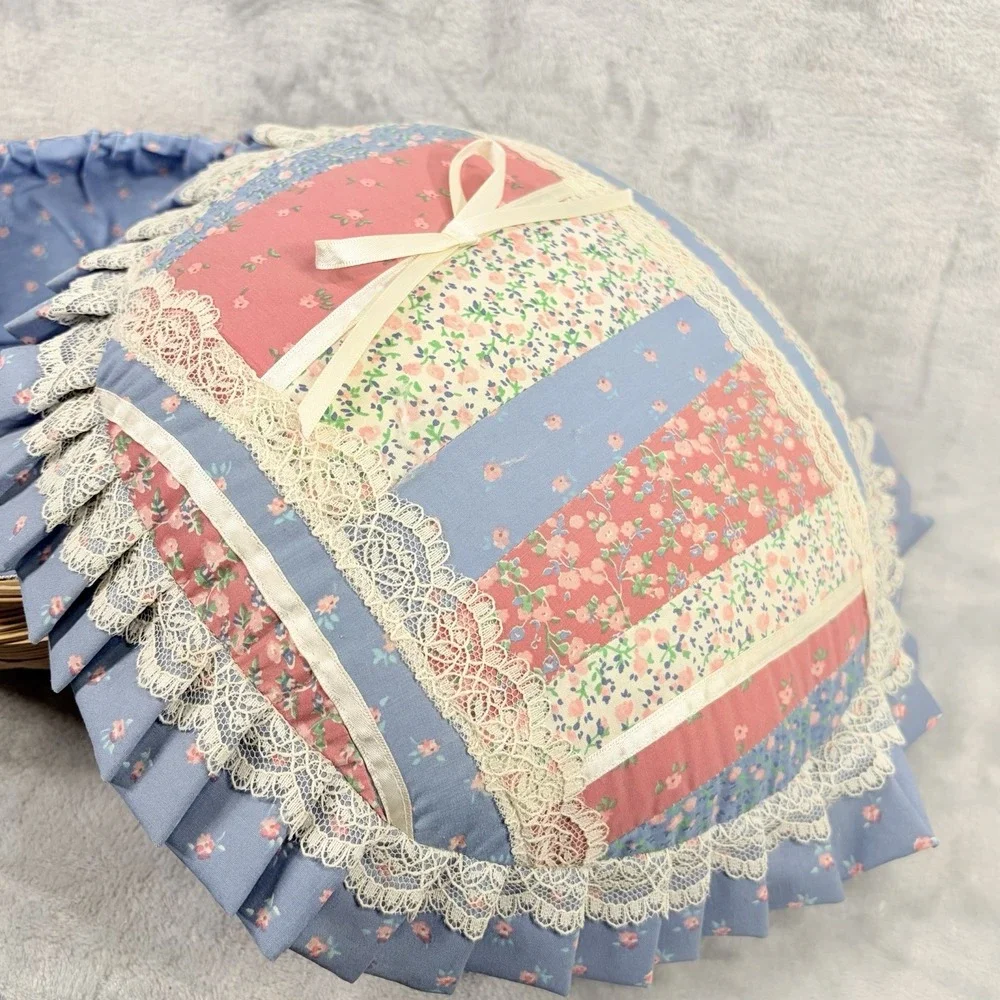 Vintage 80's Wicker Sewing Basket Fabric Pillow Top‎ Lace Lift Top